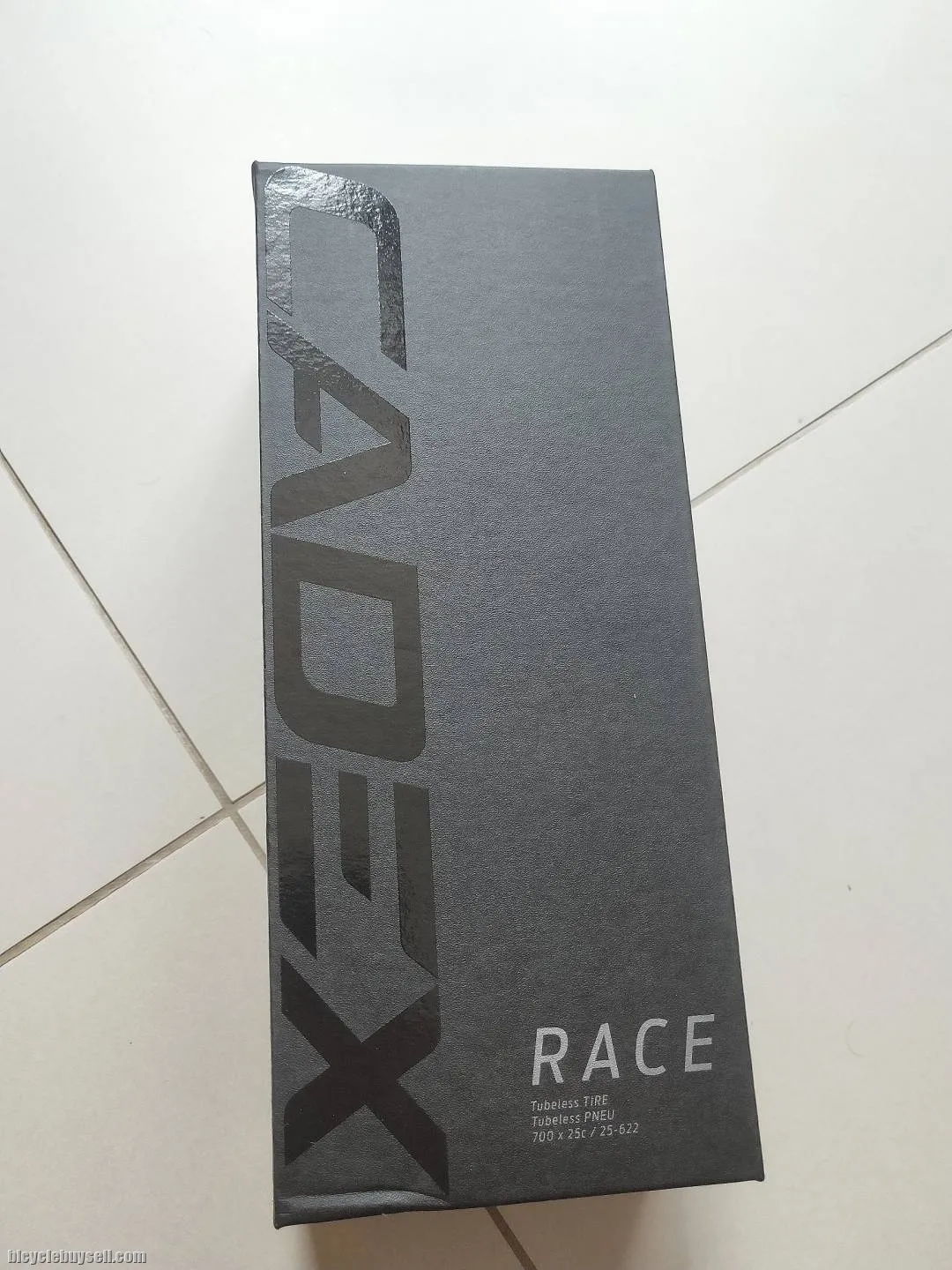 Cadex Race Tires 700 x 25C Black - Performance Series 85-120 PSI  Giant