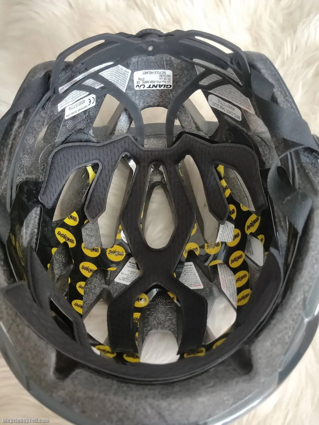LIV Rev Pro Asia Cycling Helmet MIPS S and M in Matt White and Glossy Black S (250g) M (270g) Giant