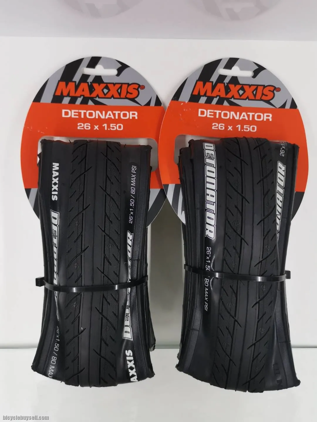 Maxxis detonator 26 x1.5 ROAD TIRE