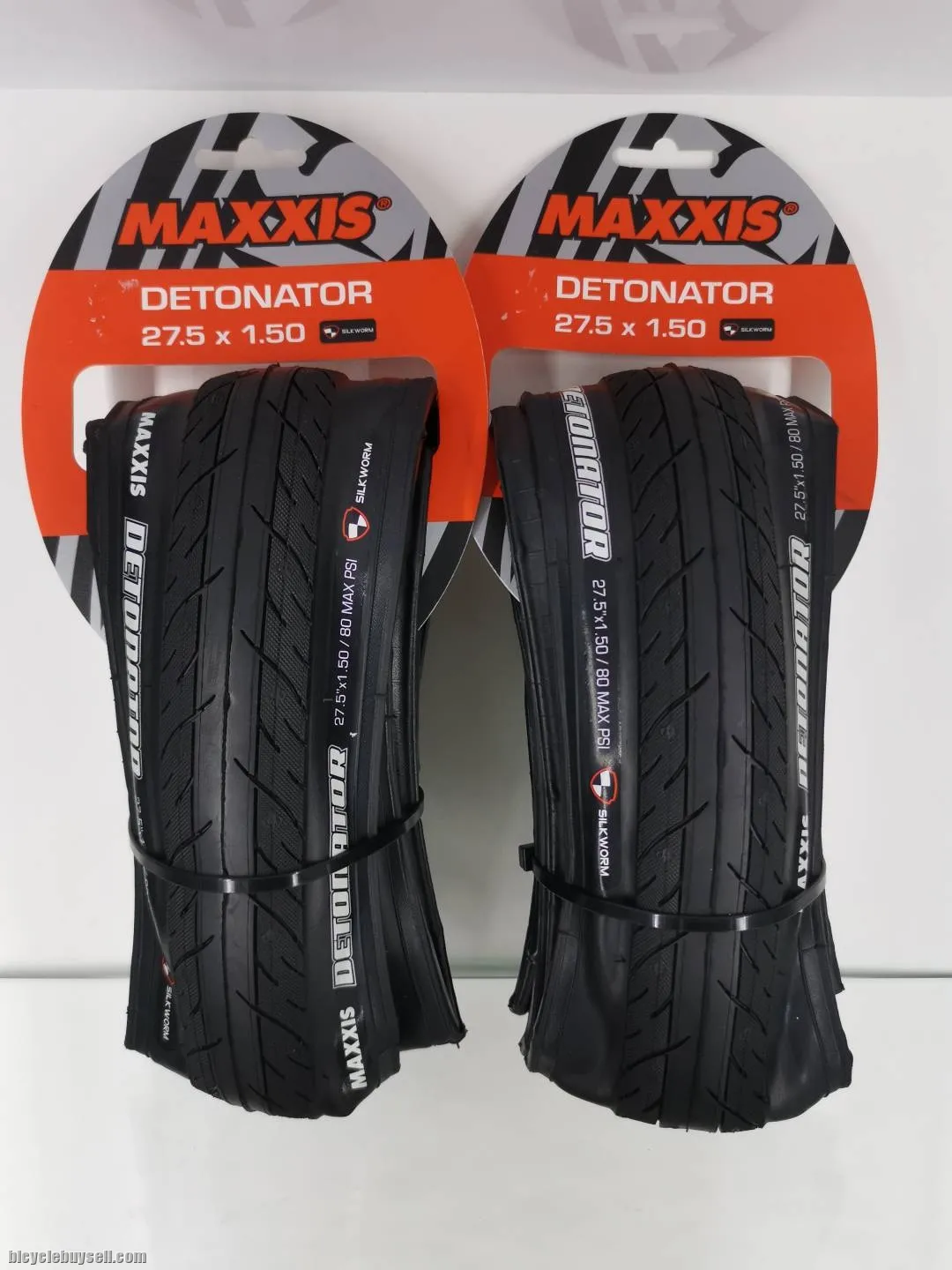Maxxis detonator 27.5x1.5 ROAD TIRE