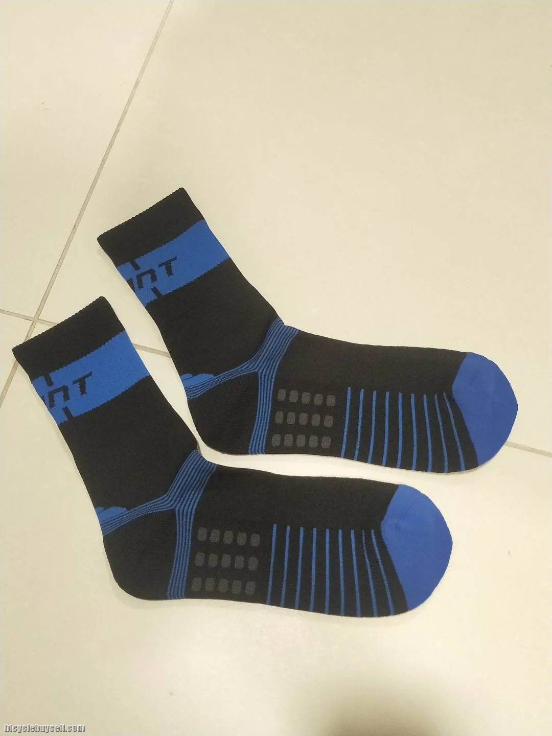 Giant SOK Series Calf Length Cycling Specific Socks in 2 Color Variant S/M L/XL