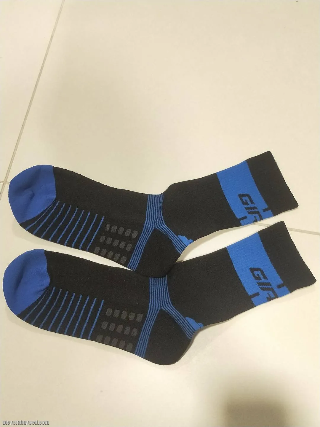Giant SOK Series Calf Length Cycling Specific Socks in 2 Color Variant S/M L/XL