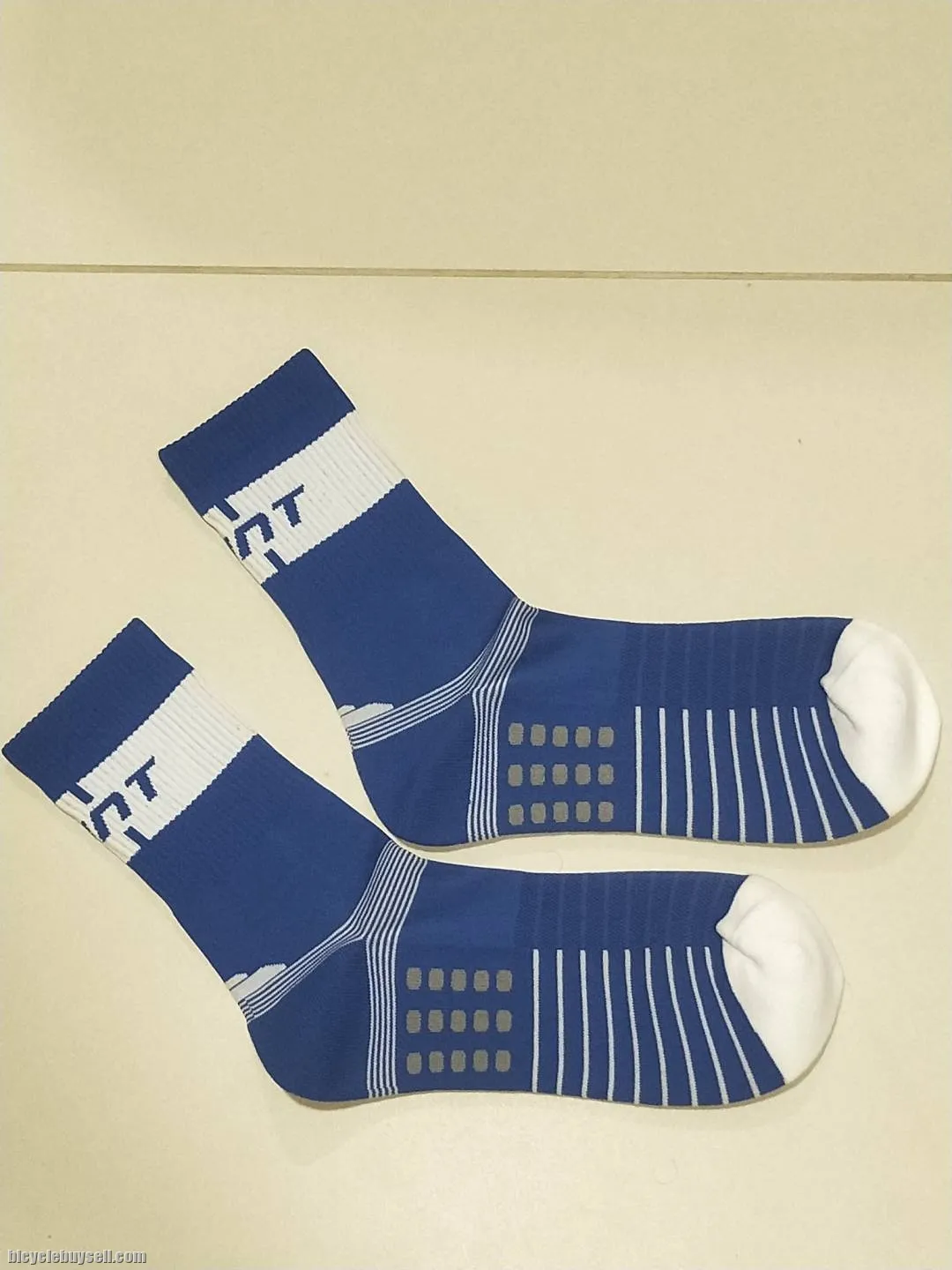 Giant SOK Series Calf Length Cycling Specific Socks in 2 Color Variant S/M L/XL