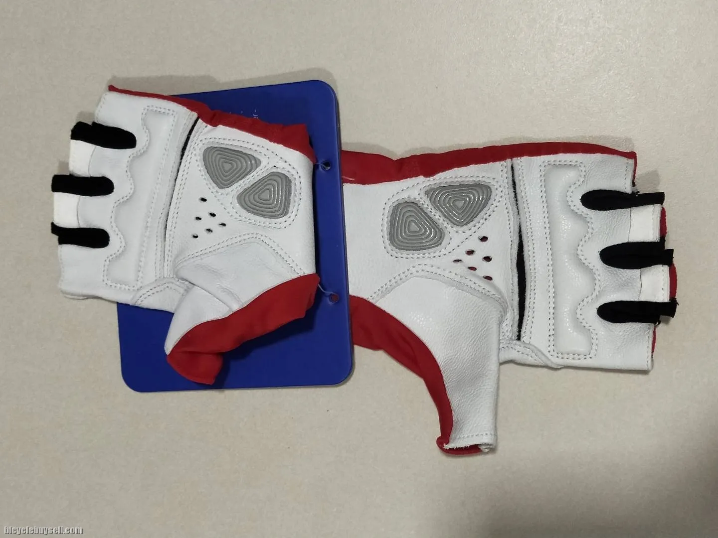 Giant Gallop Series Premium Cycling Gloves Half Finger in Red and Black Color Options Gel Padding
