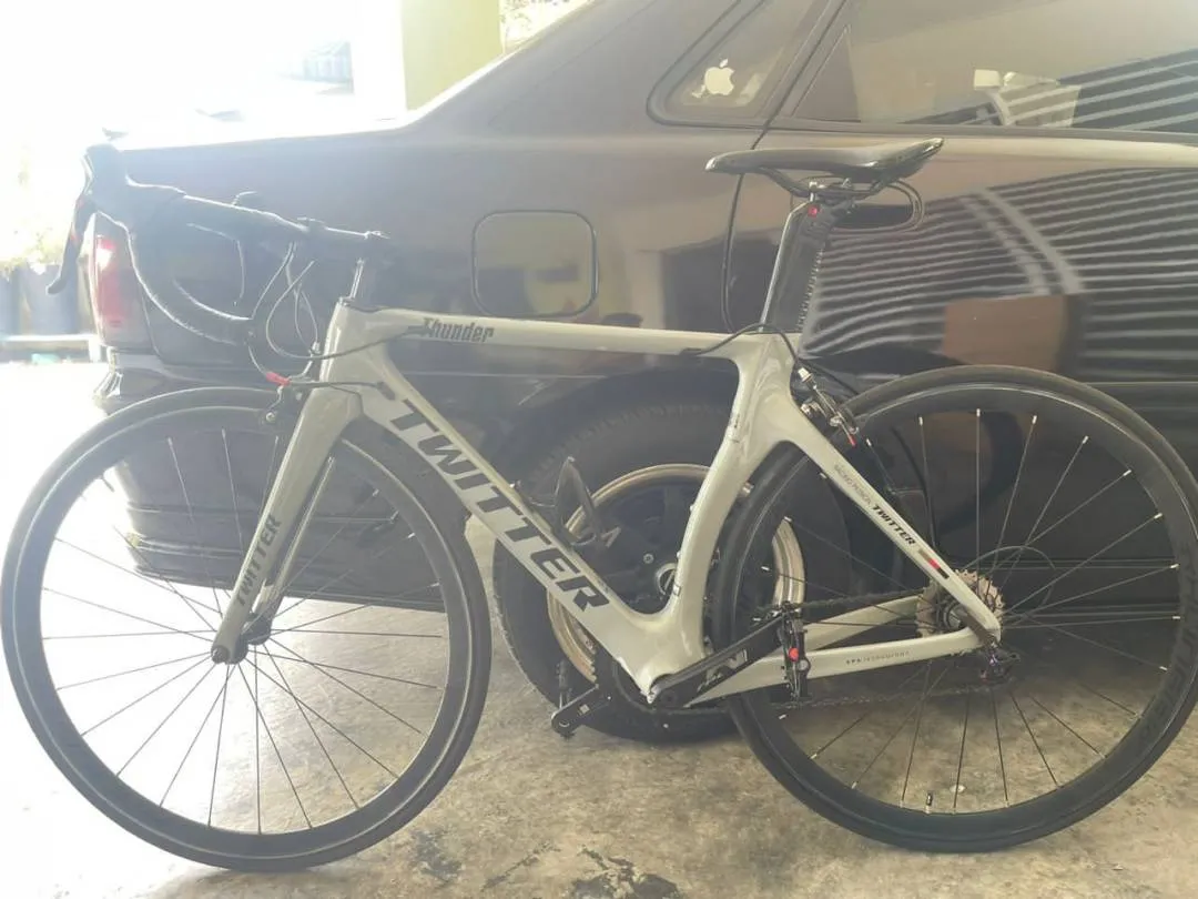 Twitter  Thunder Carbon (size 48) 11spd