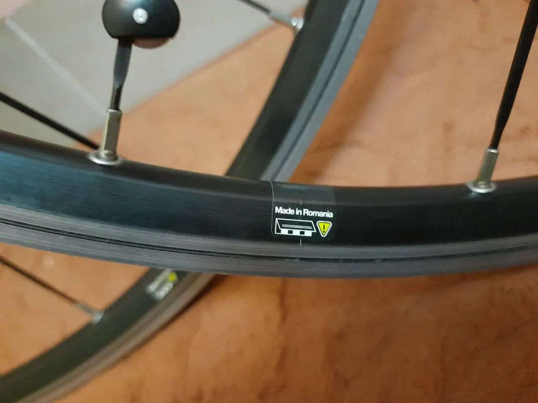 Mavic Aksium Race