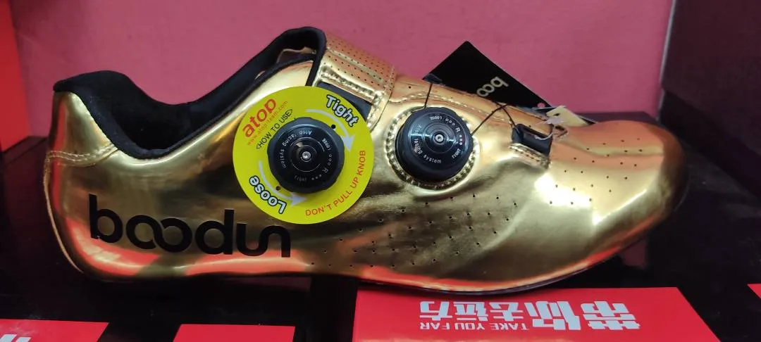 BOODUN ROAD CYCLING CARBON SHOES. WITH ATRACTIVE COLORS.
