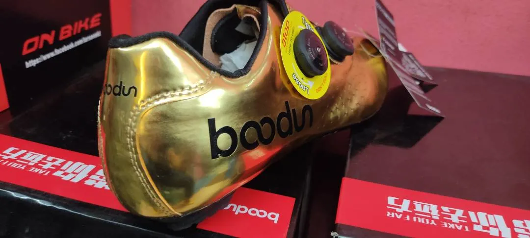 BOODUN ROAD CYCLING CARBON SHOES. WITH ATRACTIVE COLORS.