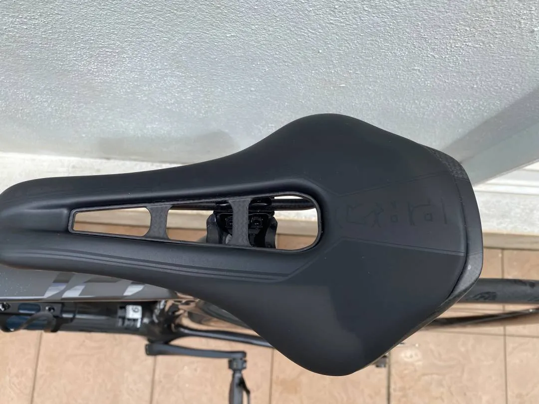 PRSA0316 Pro Stealth Superlight Carbon saddle152mm 150 gr Rail: 7mm x9mm + light mount + Magicshine