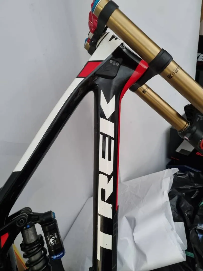 Trek Session 9.9 Frameset with Fox 40 Kashima