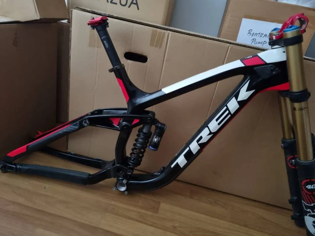 Trek Session 9.9 Frameset with Fox 40 Kashima