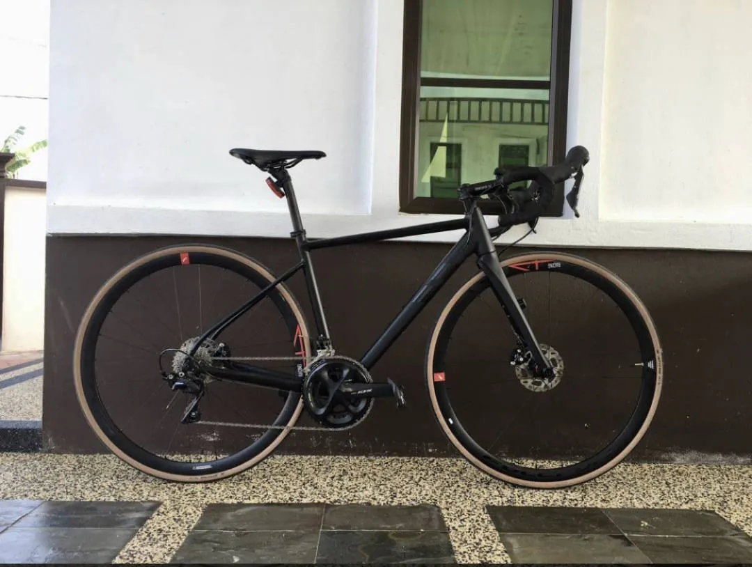 Roadbike Megamo opal all black 105 fullset