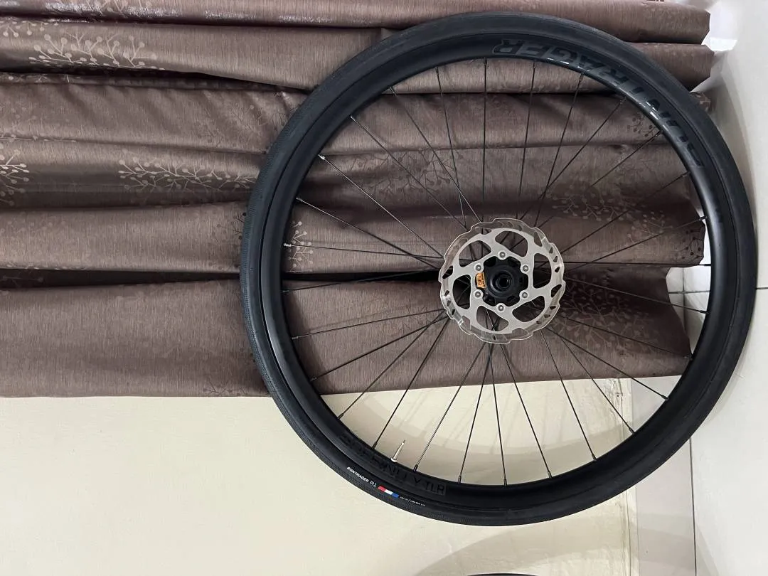 Bontrager Affinity TLR (Disc) Wheelset with Tyres And Disc