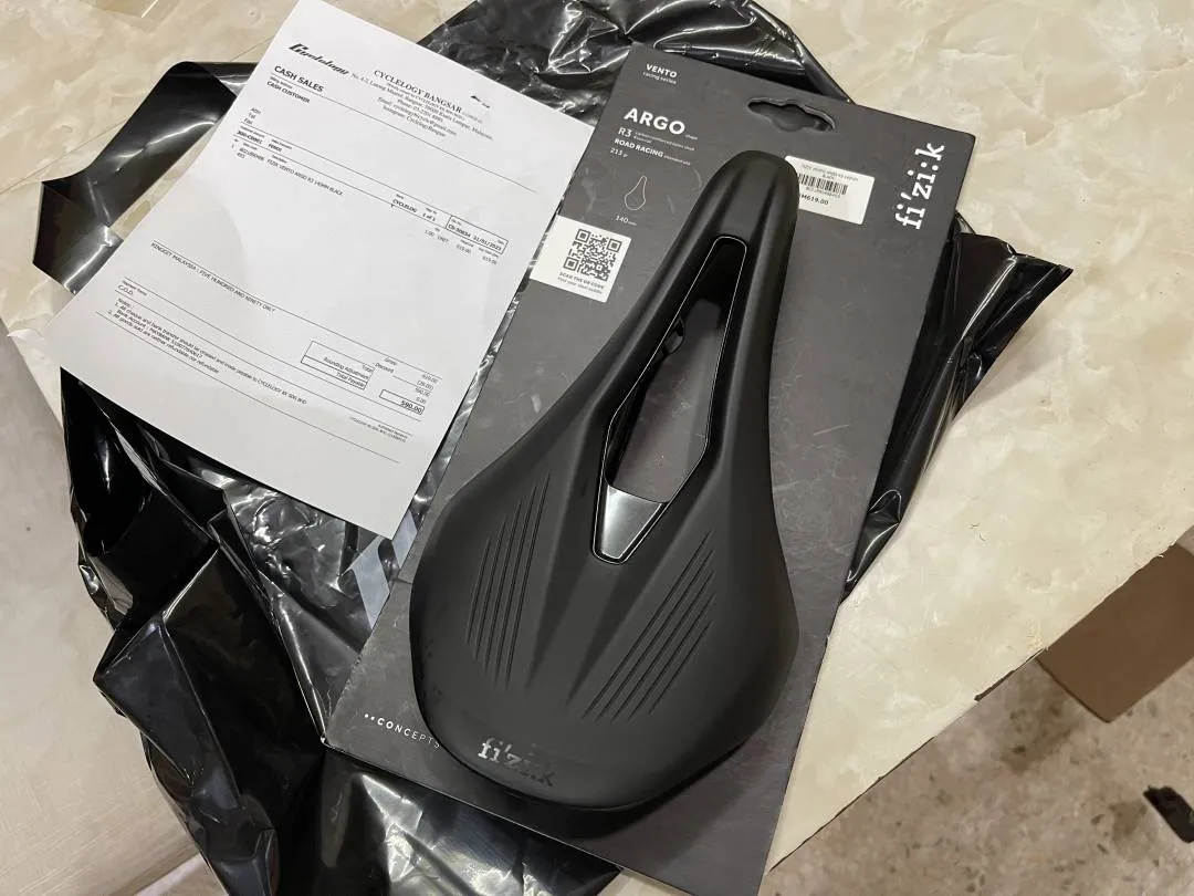 Fizik argo vento saddle R3 140mm 10/10 condition