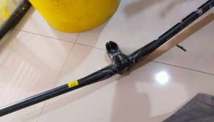 GIANT CONNECT 700MM BAR LENGTH COMBO WITH 60MM STEM -USED LESS THAN 2 MONTHS