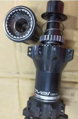 DT SIWSS MADE ROVAL HUBSET FOR REAR ONLY (SEELING DUE TO SOUND, YOU CAN SEND FOR REPAIR)