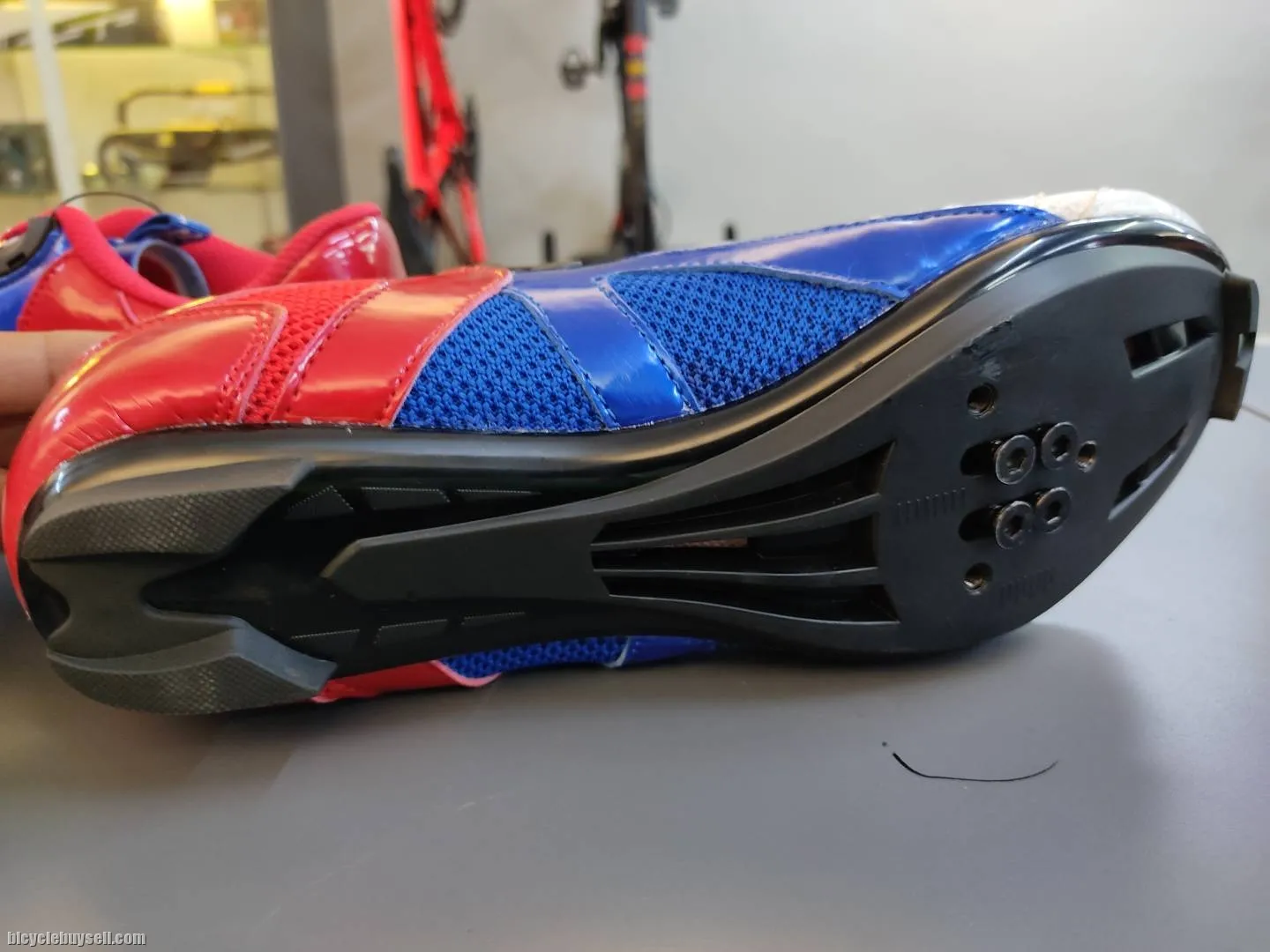 SPEED ROAD AND MOUNTAIN BIKE CYCLING SHOES