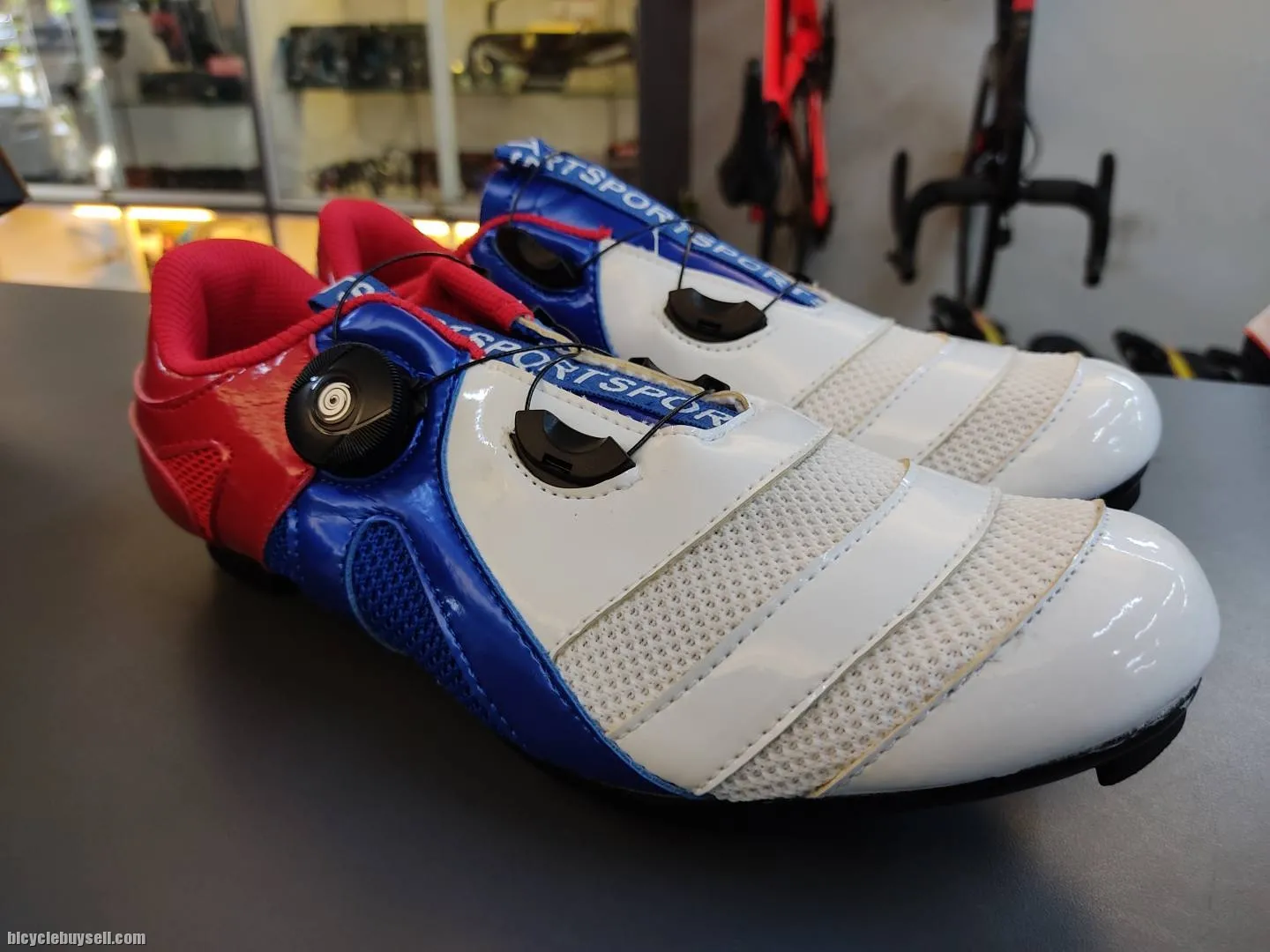 SPEED ROAD AND MOUNTAIN BIKE CYCLING SHOES