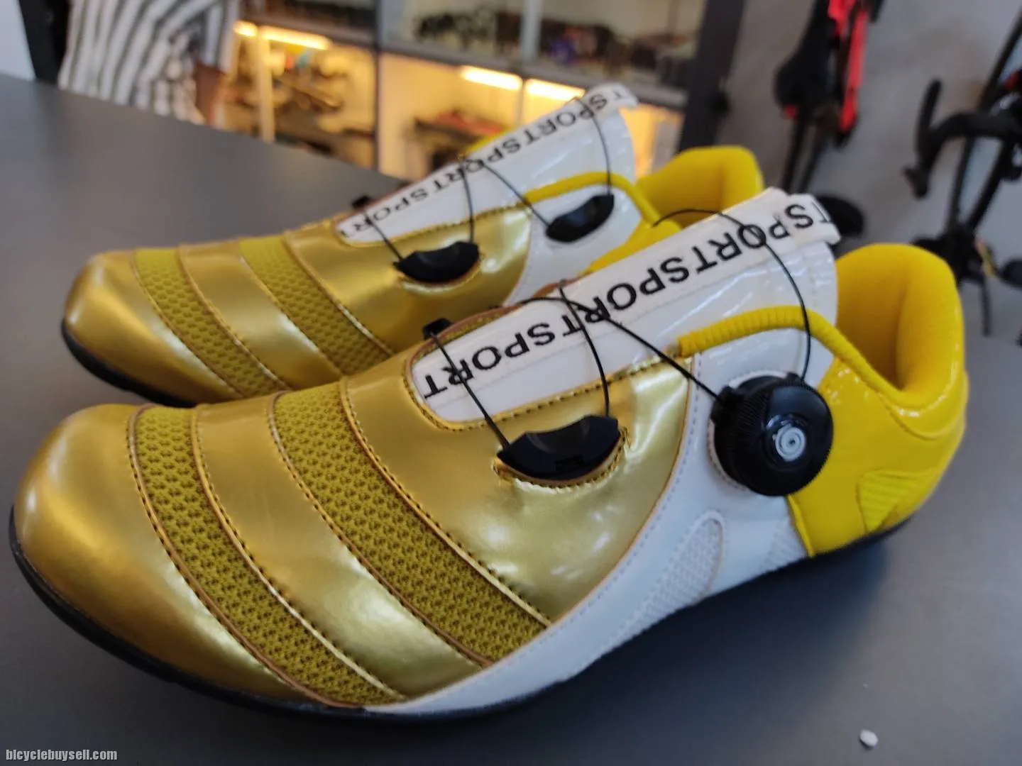 SPEED ROAD AND MOUNTAIN BIKE CYCLING SHOES