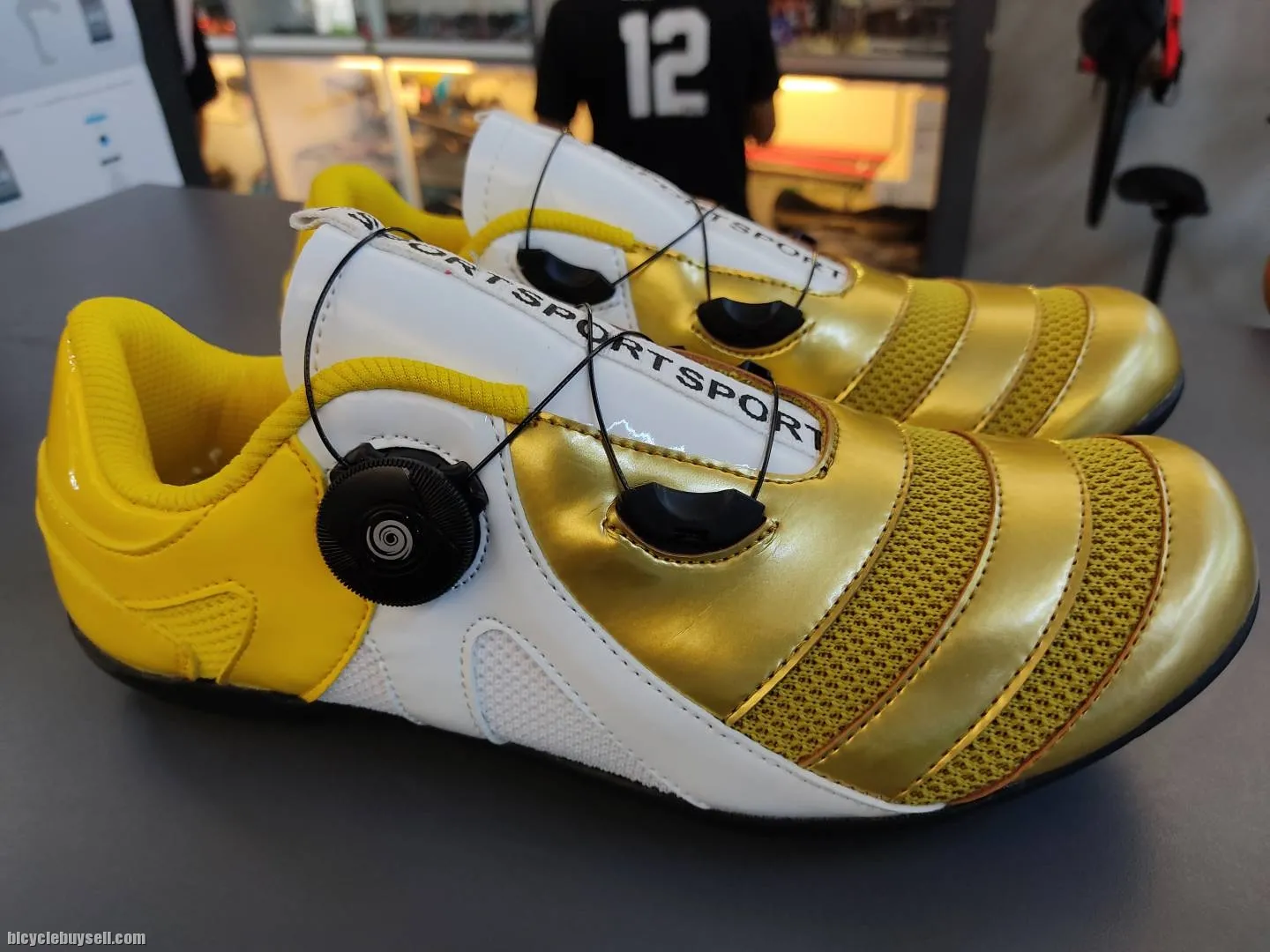 SPEED ROAD AND MOUNTAIN BIKE CYCLING SHOES