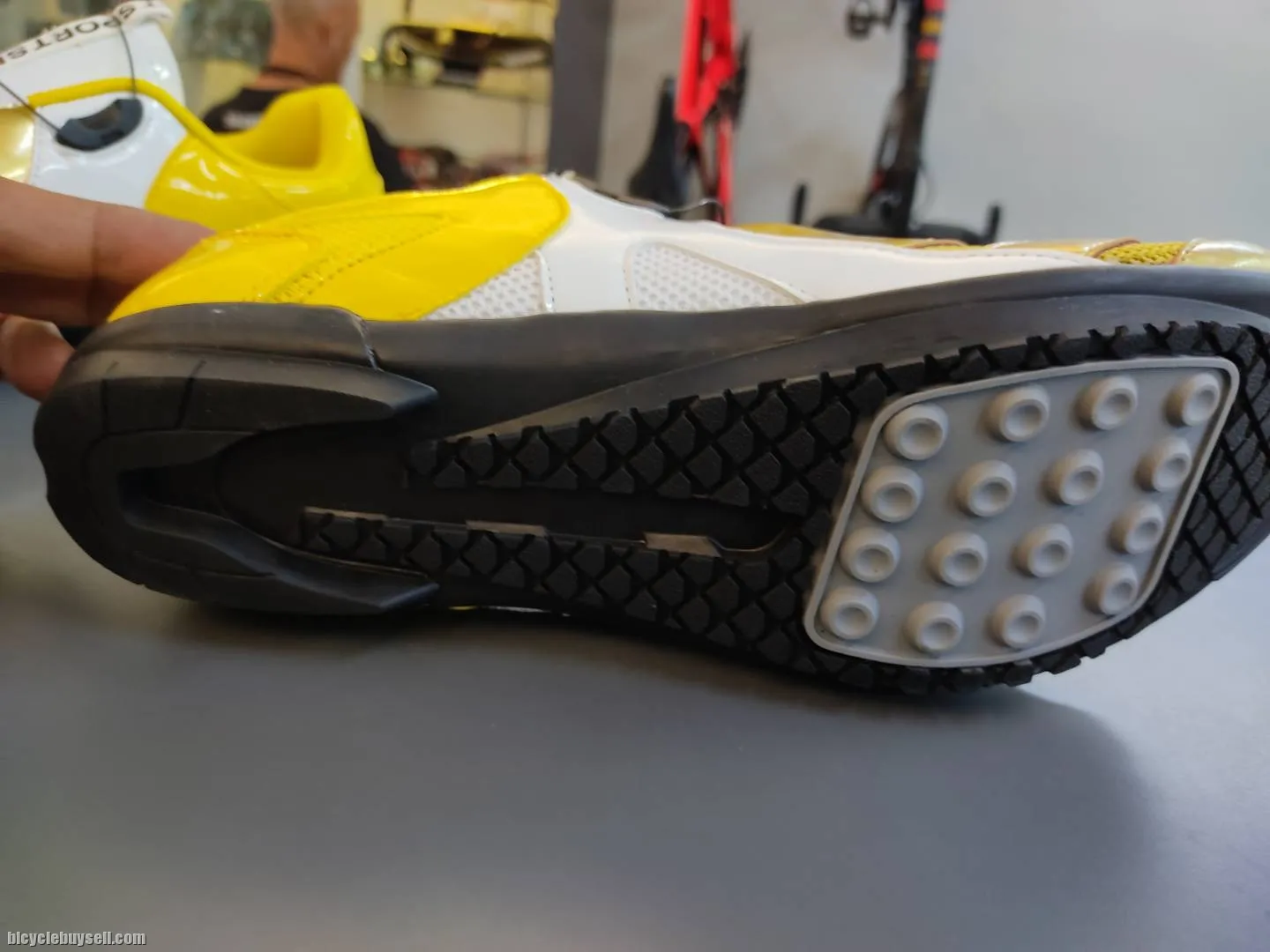 SPEED ROAD AND MOUNTAIN BIKE CYCLING SHOES