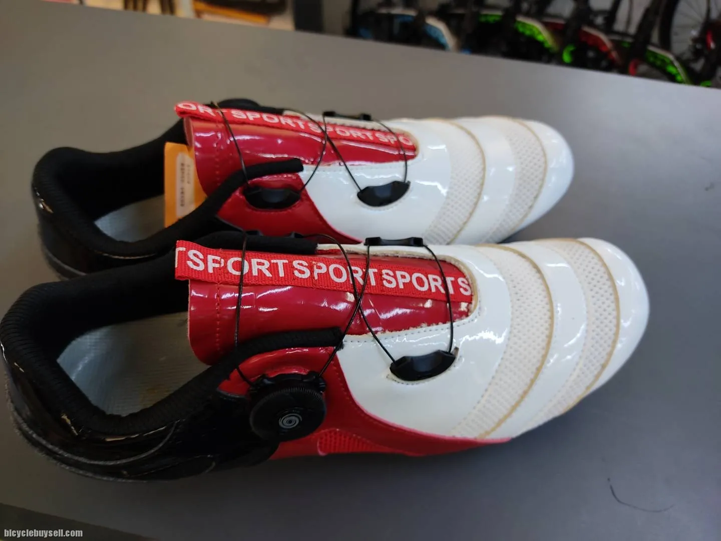 SPEED ROAD AND MOUNTAIN BIKE CYCLING SHOES