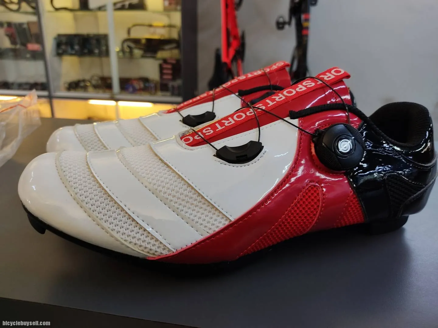 SPEED ROAD AND MOUNTAIN BIKE CYCLING SHOES
