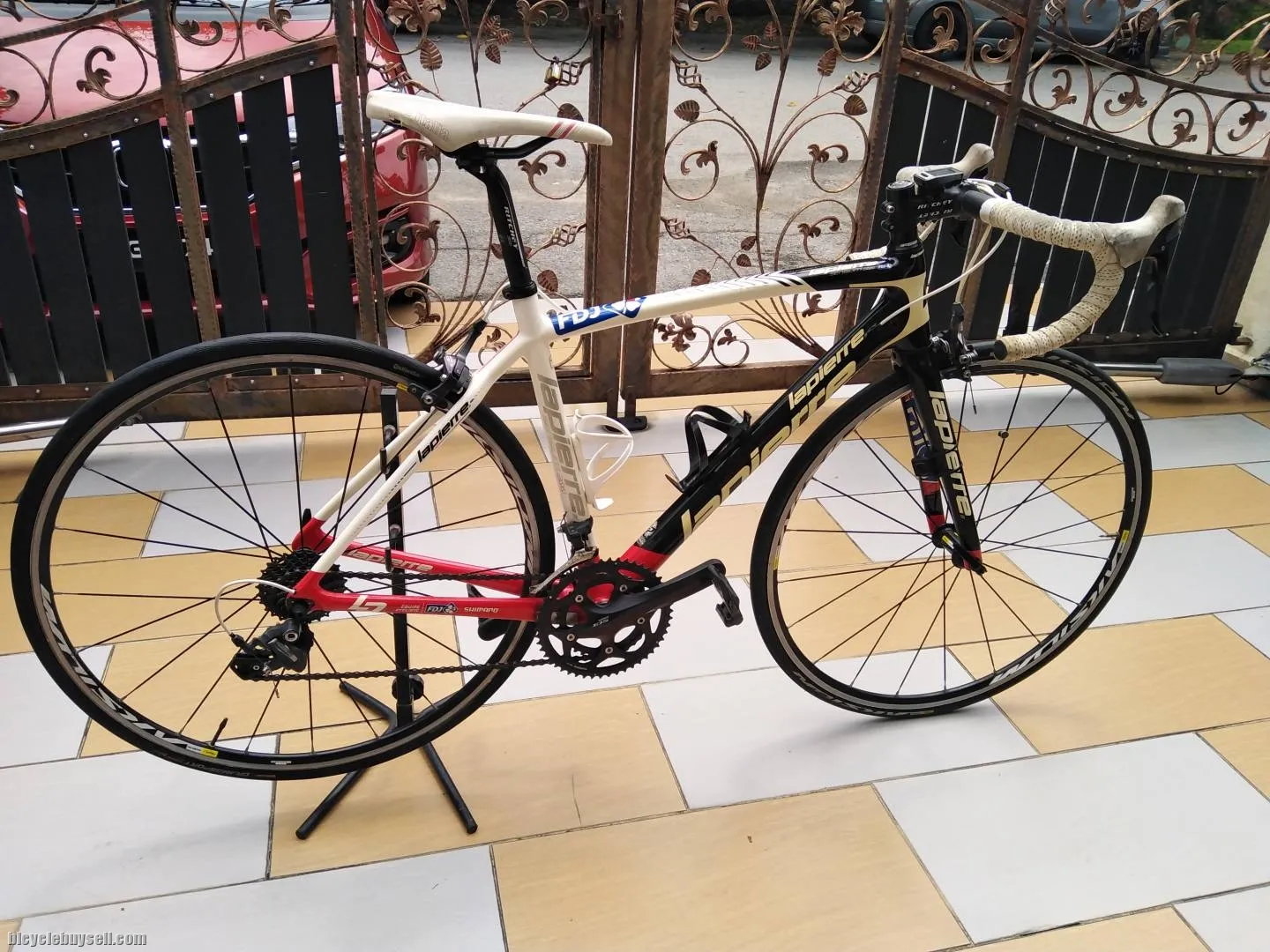 Lapierre Sensium 300 FDJ