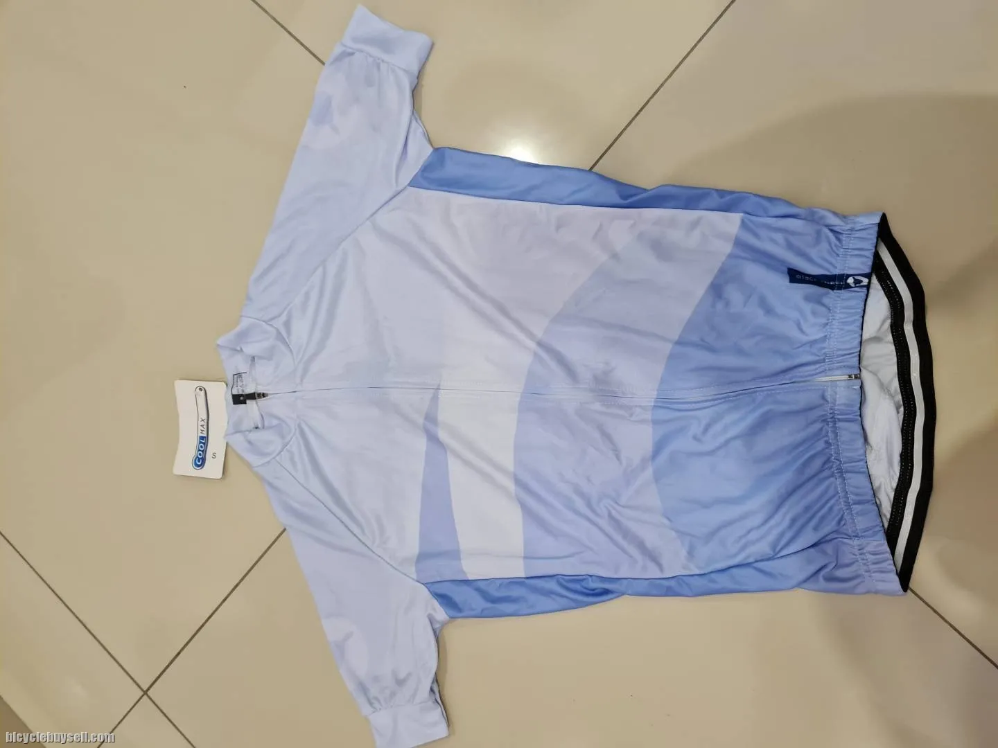 New jersey defect item, arm abit tight.