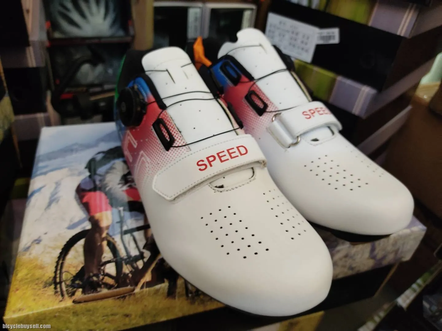 SPEEED ROAD CYCLING SHOES QX3328 Hari Raya Offer RM99 ONLY