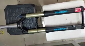 X-FUSION USED FORK 27.5 TAPPERED 15X100MM 3 WEEKS USAGE ONLY TIP TOP CONDITION. BOUGHT NEW AT RM2898