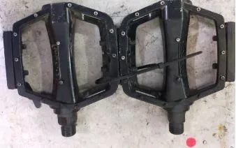 PLATFORM PEDAL USED 4 MONTHS - SELLING DUE TO UPGRADE TO CLEAT PEDAL