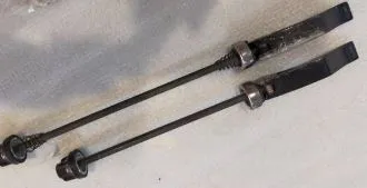 MTB QUICK RELEASE USED 1 PAIR (FRONT + REAR) - USED 3 MONTHS