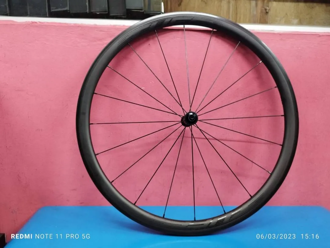 Tuff P3 .4 carbon wheelset. Ratchet system