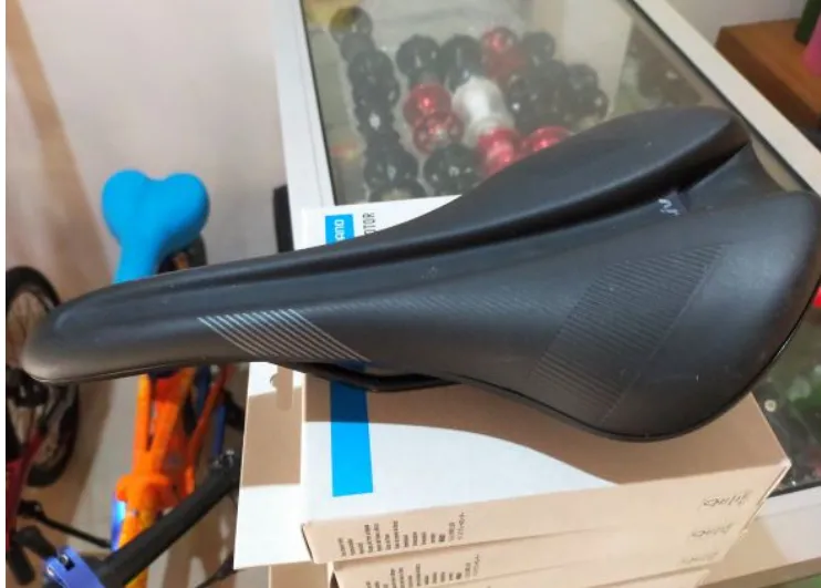GIANT LIV SADDLE - TAKEN OUT FROM NEW BIKE - SELLING CHEAP