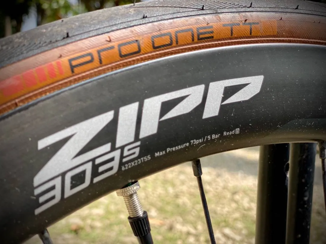 ZIPP 303s disc brake carbon wheelset