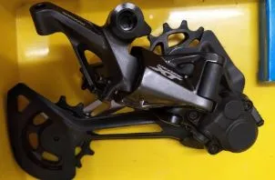 SHIMANO DEORE XT M8100 12SP RD REAR DERAILEUR Genuine part in shimano xt box