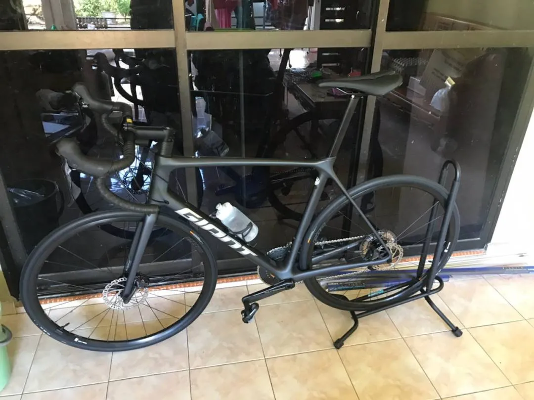 GIANT TCR ADVANCED 1 DISC KOM ROAD BIKE