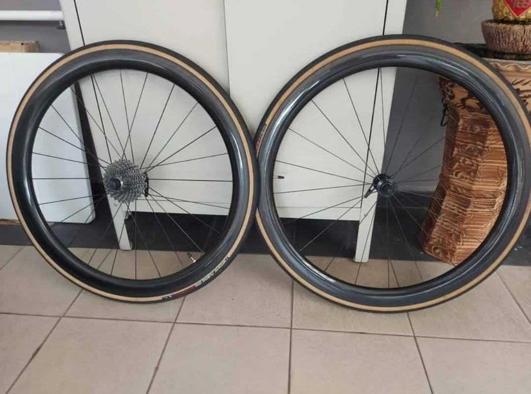 Custom Reynolds wheelset.