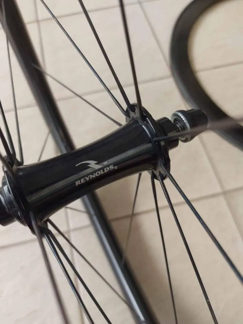 Custom Reynolds wheelset.