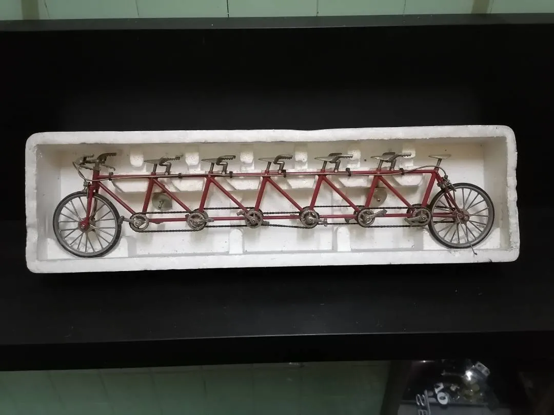 Six-rider tandem (miniature)