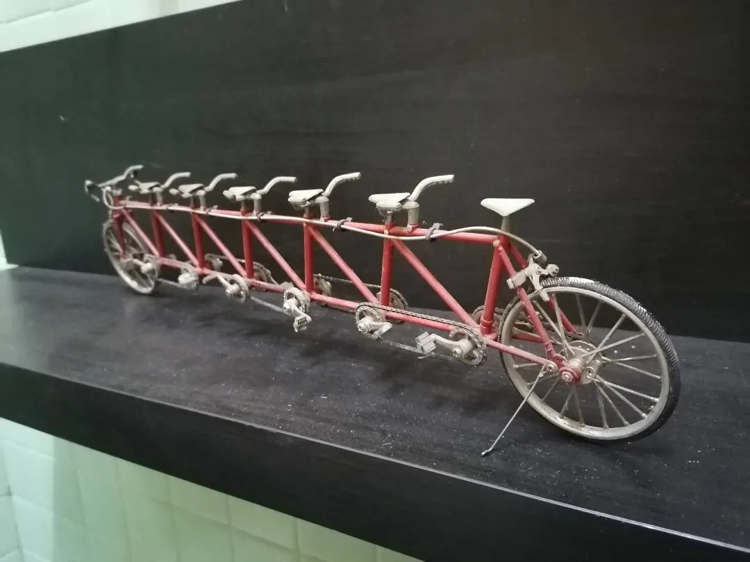 Six-rider tandem (miniature)
