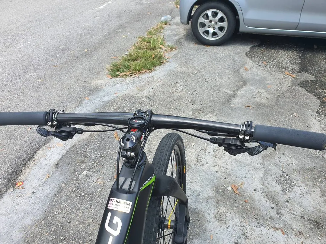 Fully loaded Carbon MTB with XTR
