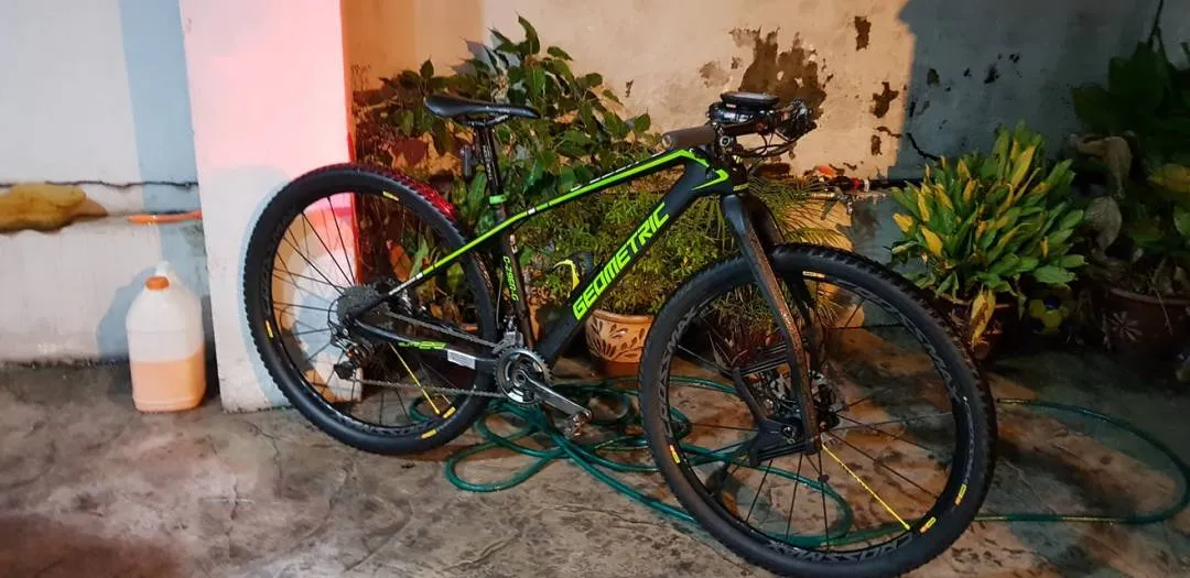 Fully loaded Carbon MTB with XTR