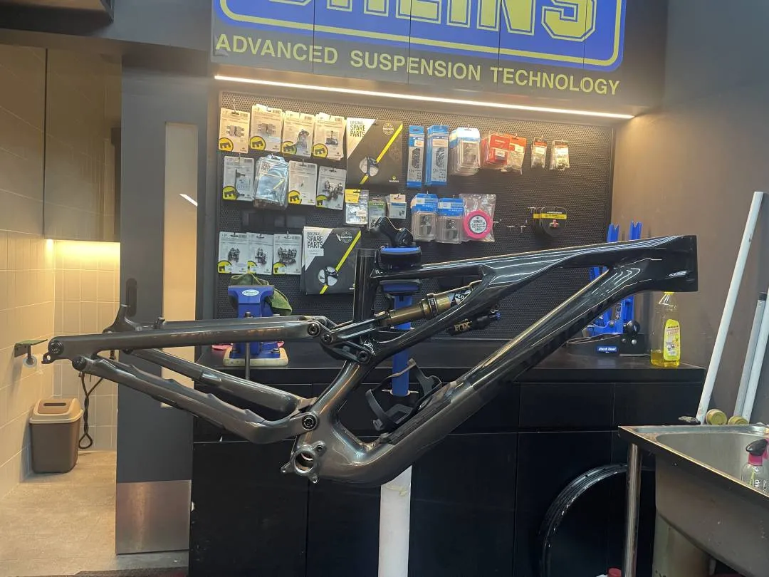 Brand new and unused Specialized Stumpjumper EVO S-Works frame (gloss smoke / carbon / black) s2