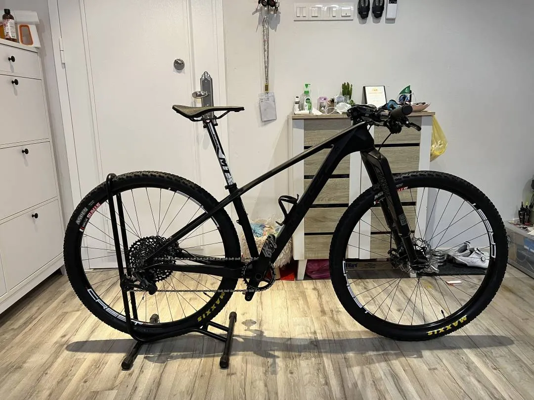 Alcott mountain bike 29er carbon
