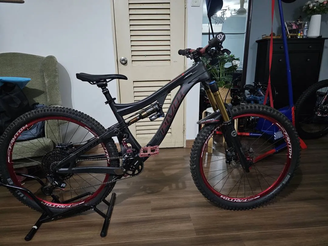 Pivot Mach 6.6 Carbon M