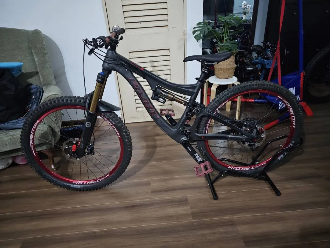 Pivot Mach 6.6 Carbon M