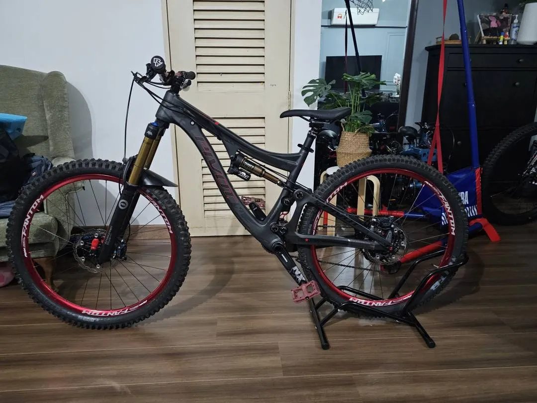 Pivot Mach 6.6 Carbon M
