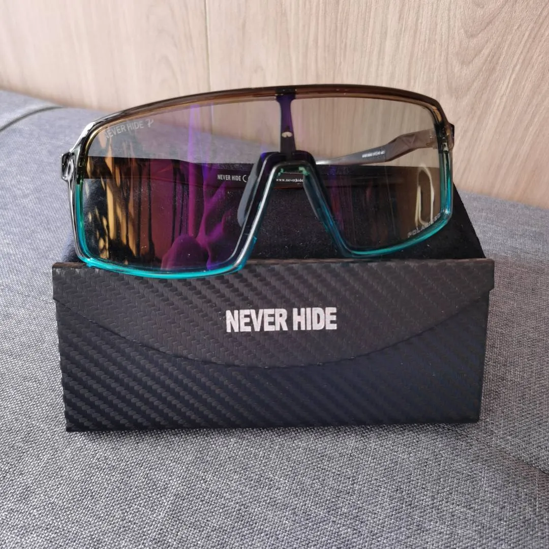 Never Hide Cycling Sunglasses with Photochromic Lens